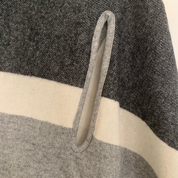 🎉HP🎉 NWT Madewell Grey and White Wool Striped Boho Cape - Picture 8 of 10